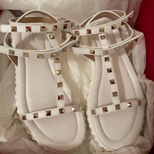 100% Authentic Valentino 30MM Free Rockstud Sandal (White) Size 39.
